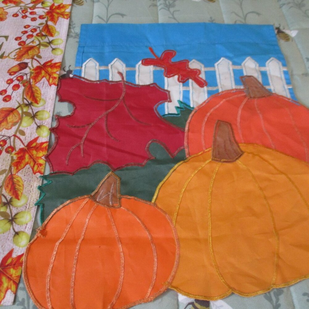 Lot of Four Mini Garden Flags Spring Fall Silk Screened - Picture 3 of 5